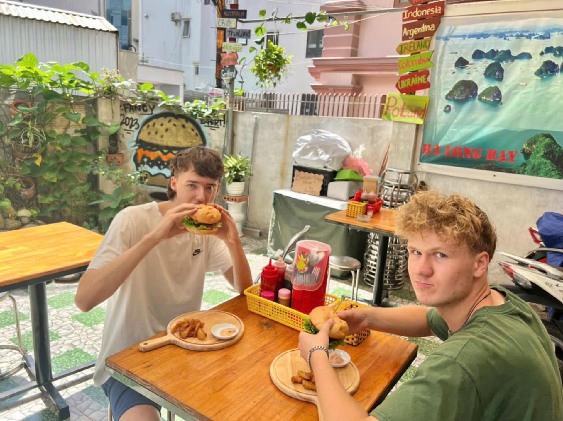 Ha Long Fancy Hostel With Vegetarian And Vegan Restaurant Εξωτερικό φωτογραφία
